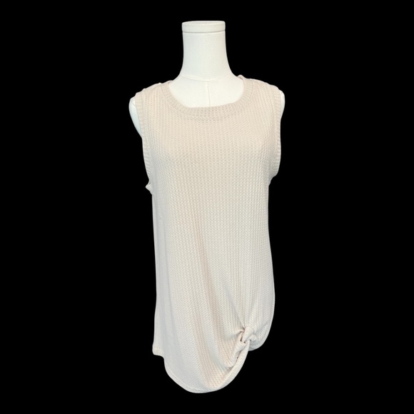 Tops - ✨ EUC Women’s Tan Casual Sleeveless Crew Neck Top | Size L